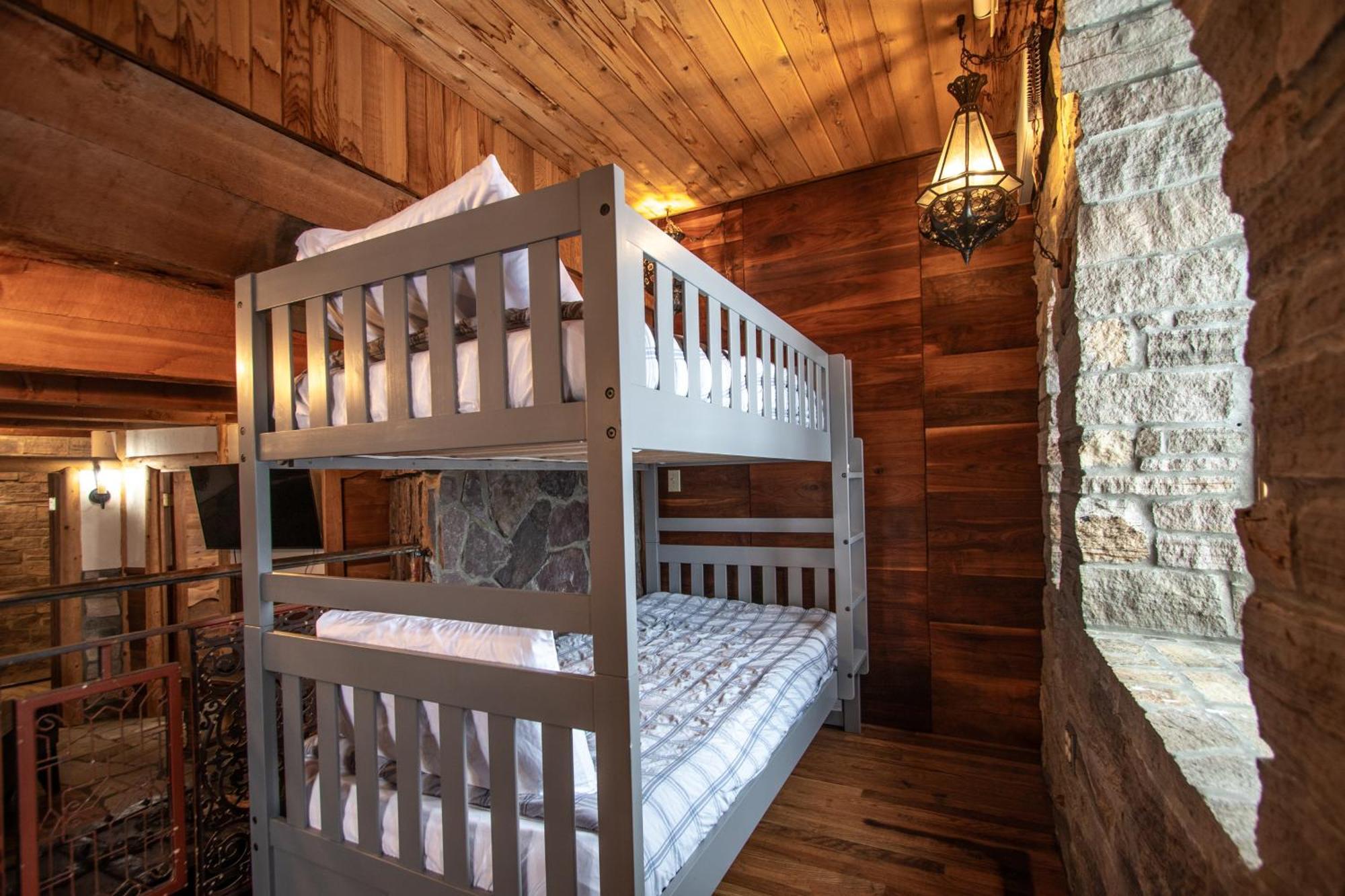Schweitzer Castle Villa Sandpoint Bagian luar foto