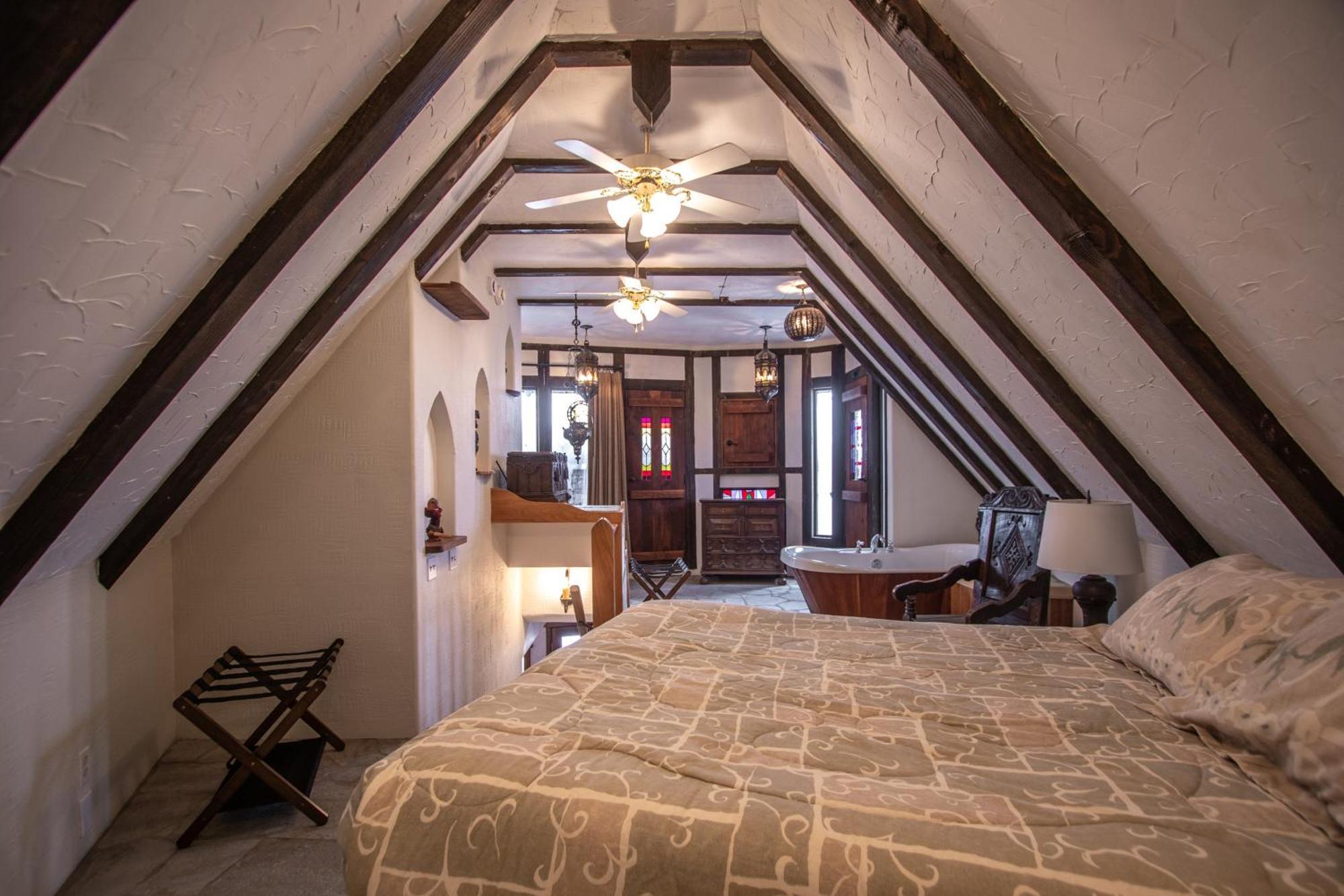 Schweitzer Castle Villa Sandpoint Bagian luar foto